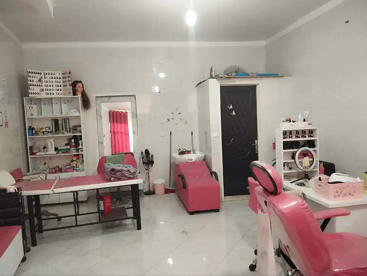 وسایل سالن زیبایی|آرایشگاه و سالن‌های زیبایی|نیشابور, فرح بخش|دیوار