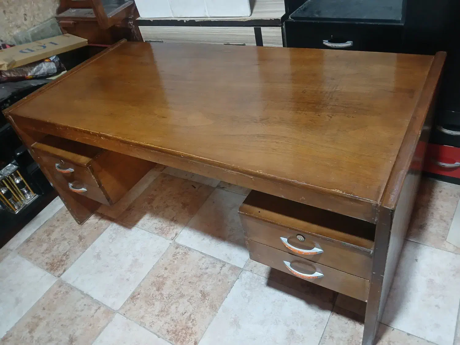 میز اداری چوب محکم با۴کشو|دفتر کار|خرمآباد, |دیوار