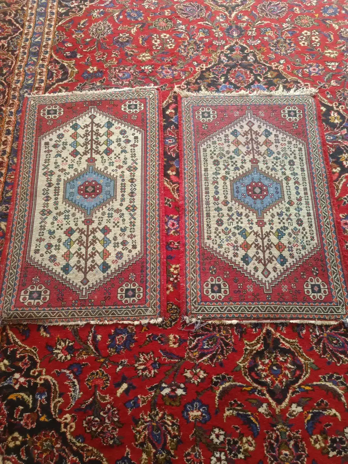 به جفت قالیچه تمیز وسالم|فرش|صدرا-فارس, فاز ۱|دیوار