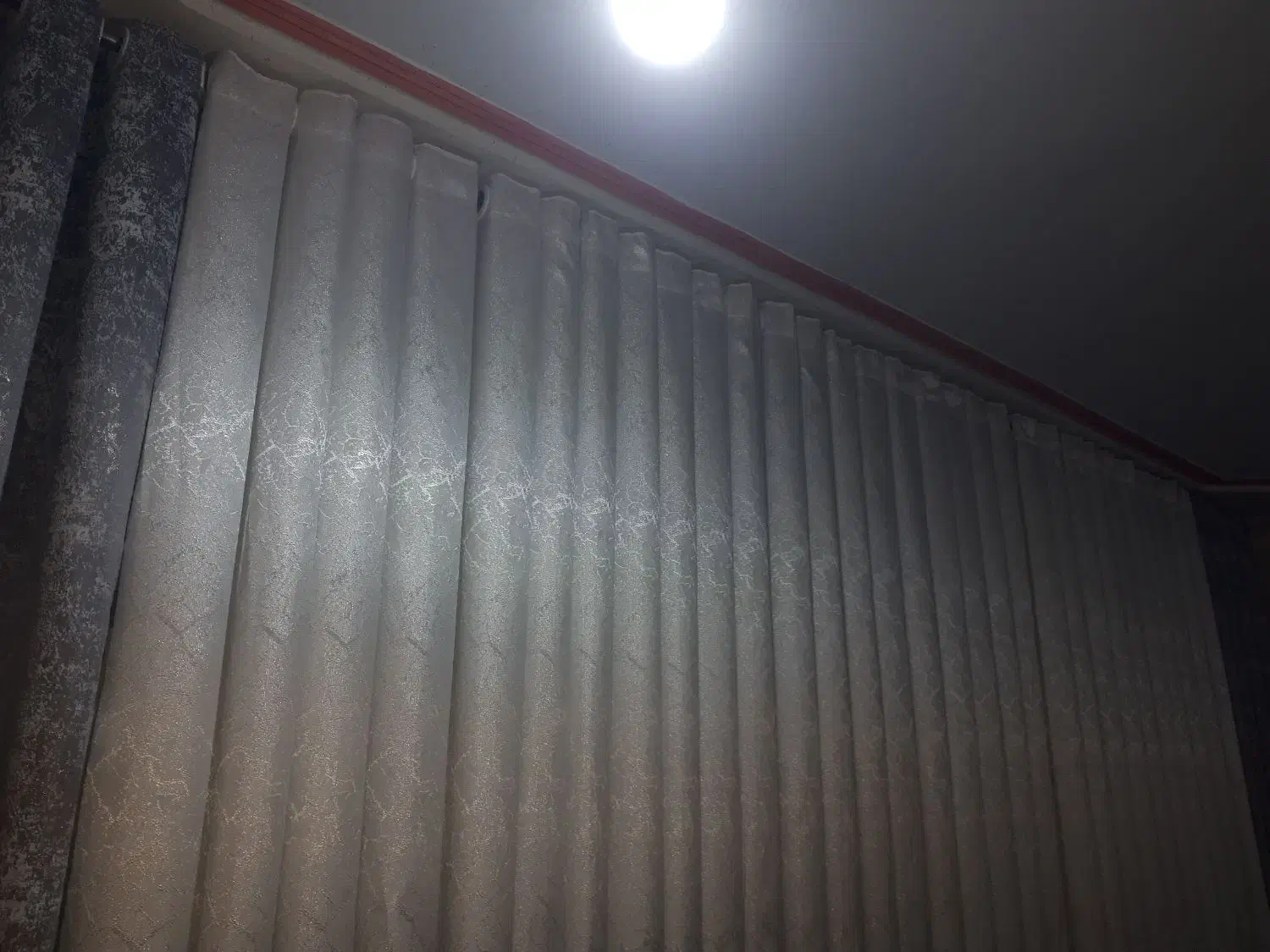 شستشو ونصب پرده به همراه اتو مزونی|خدمات نظافت|ایذه, |دیوار