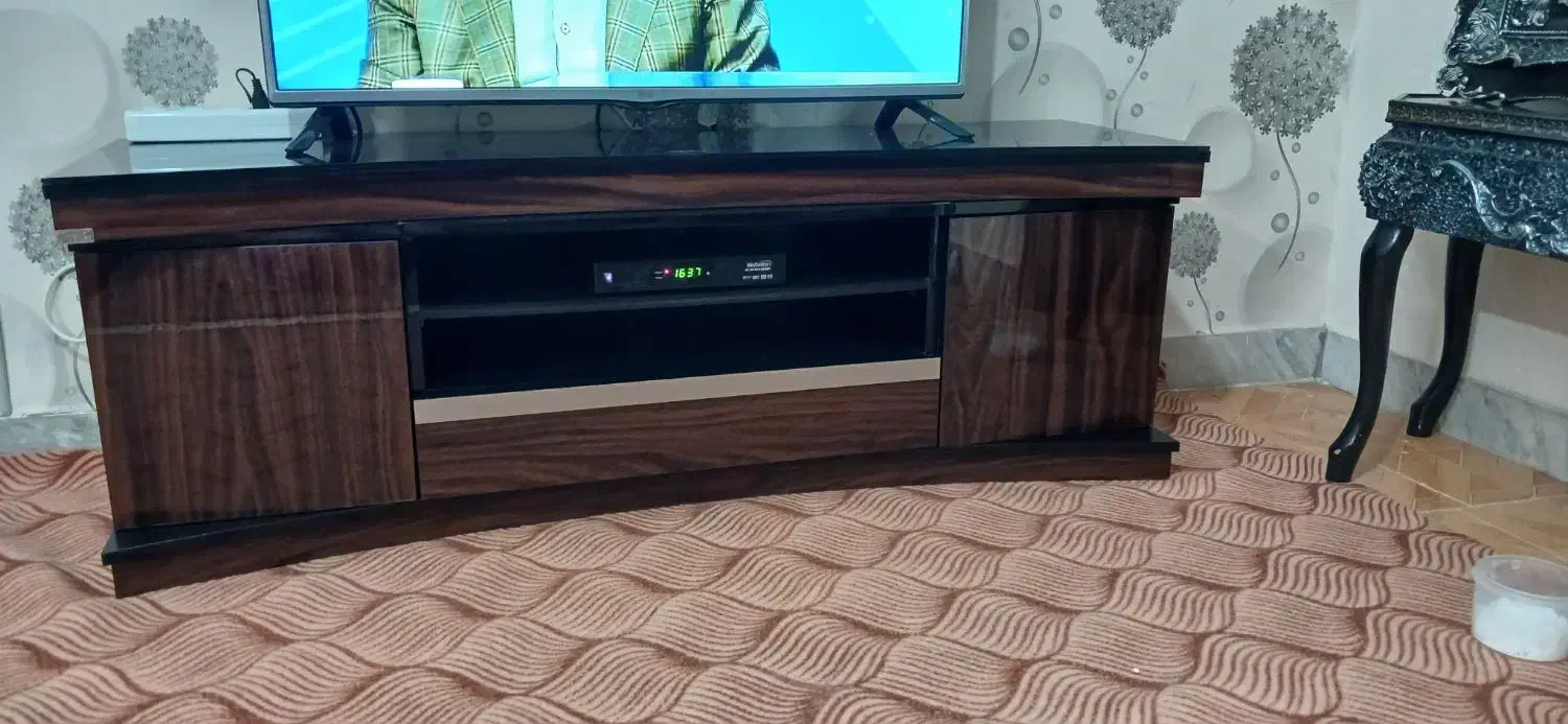 زیر تلویزیون درحدنو سالم تمیز|میز تلویزیون|اسلام‌شهر, شهرک سالور|دیوار