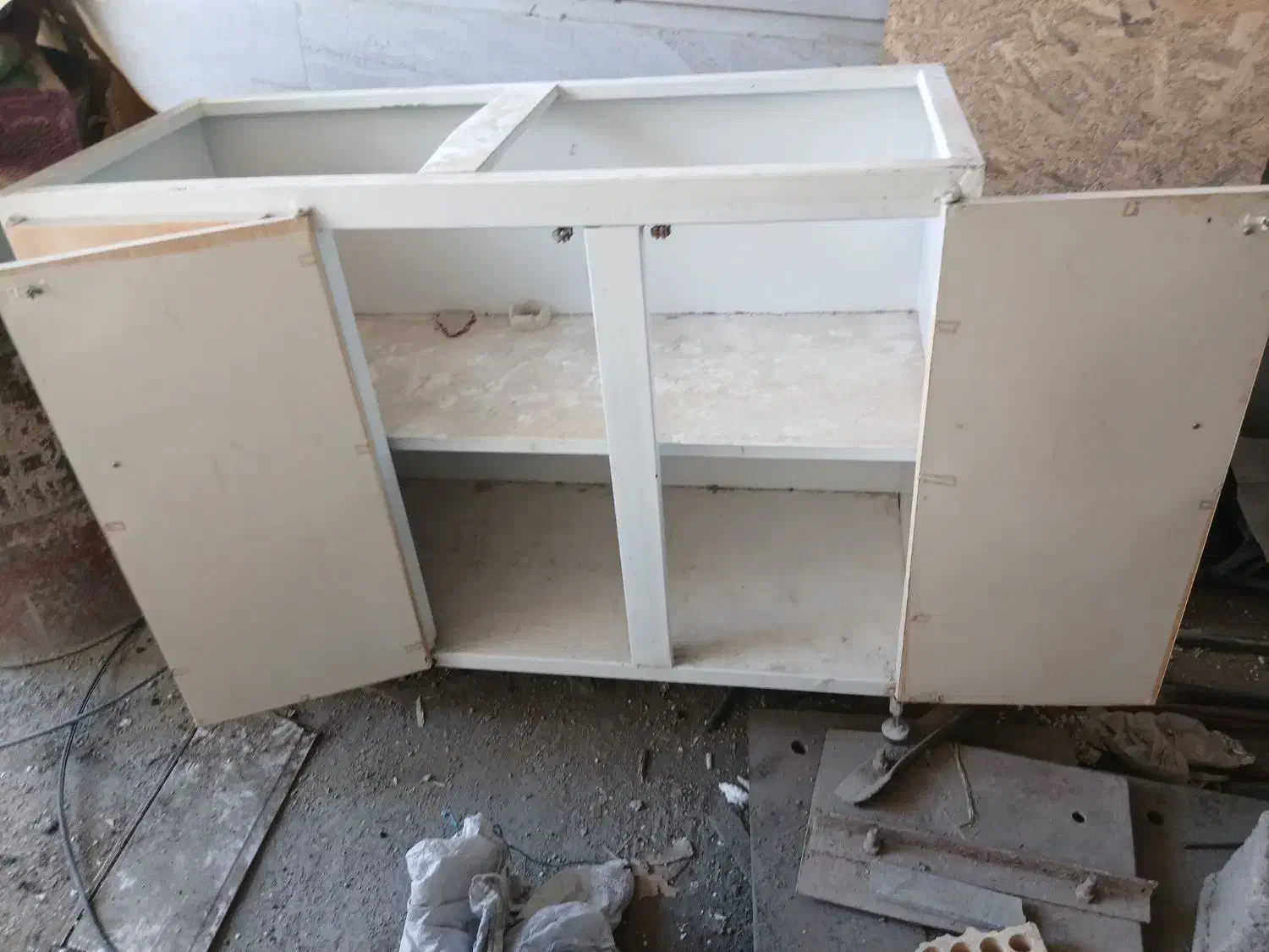 کابینت بسیار تمیز و بدون زنگ زدگی|مصالح و تجهیزات ساختمان|دهدشت, |دیوار