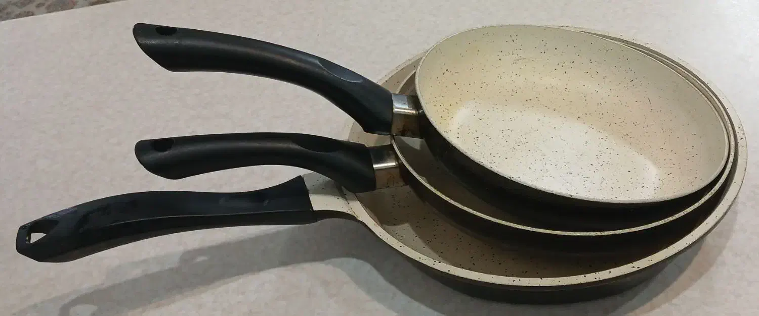 ماهیتابه|ظروف پخت‌وپز|یزد, |دیوار