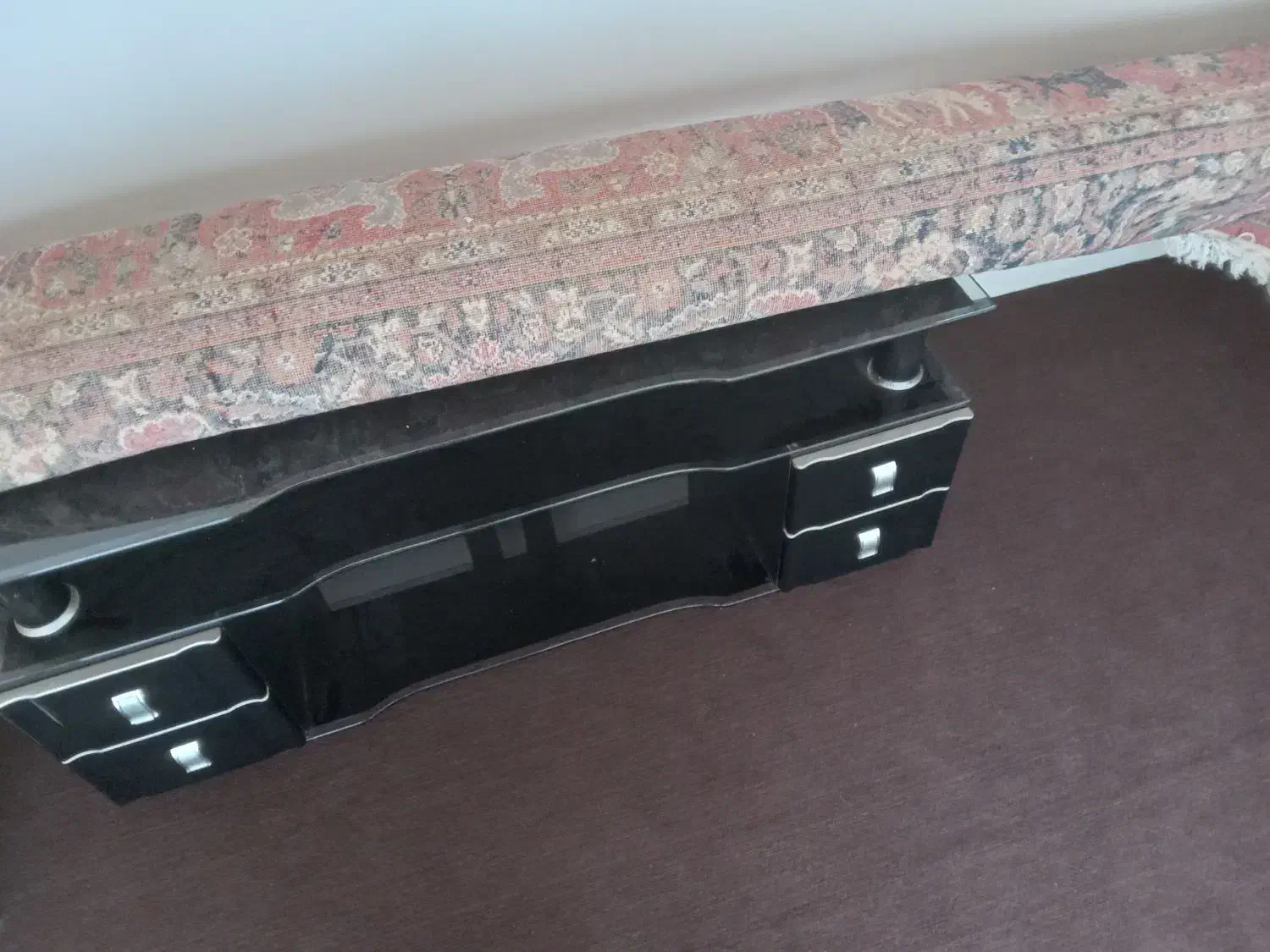 میز شیشیی فرش ۱۲ متری باهم ۵میلیون تومان|فرش|بندر انزلی, خوش پیک|دیوار