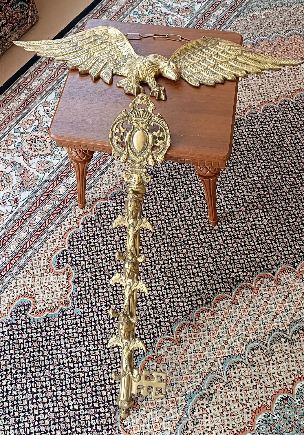 عقاب طلایی باکلید اویز سلطنتی|کلکسیون اشیاء عتیقه|سردشت, |دیوار