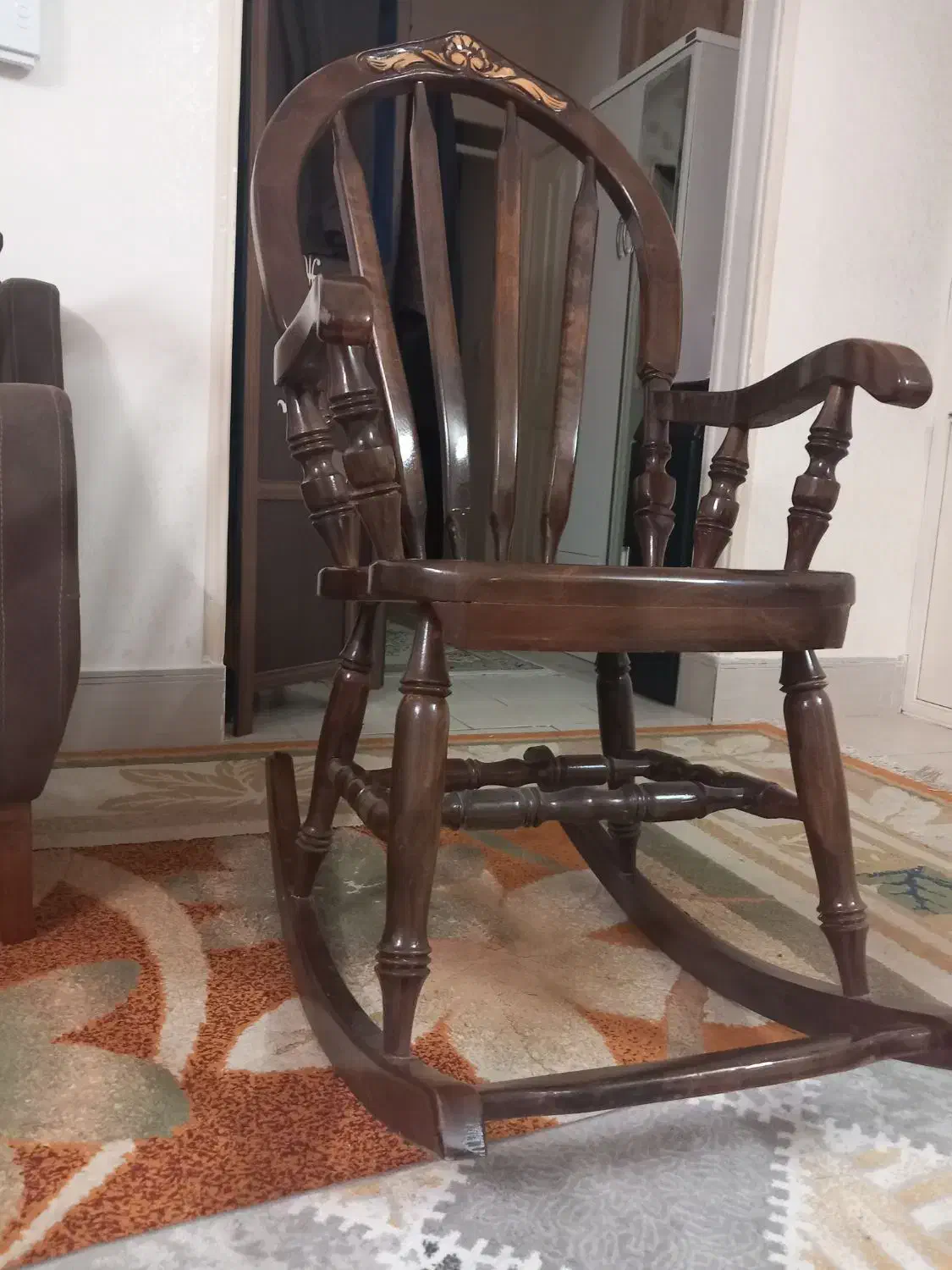 صندلی چوبی متحرک|صندلی و نیمکت|بیرجند, |دیوار