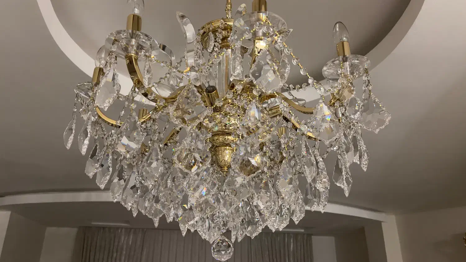 لوستر ۱۶ شعله با بدنه آبکاری طلایی واشکهای کریستال|لوستر و چراغ آویز|قزوین, |دیوار