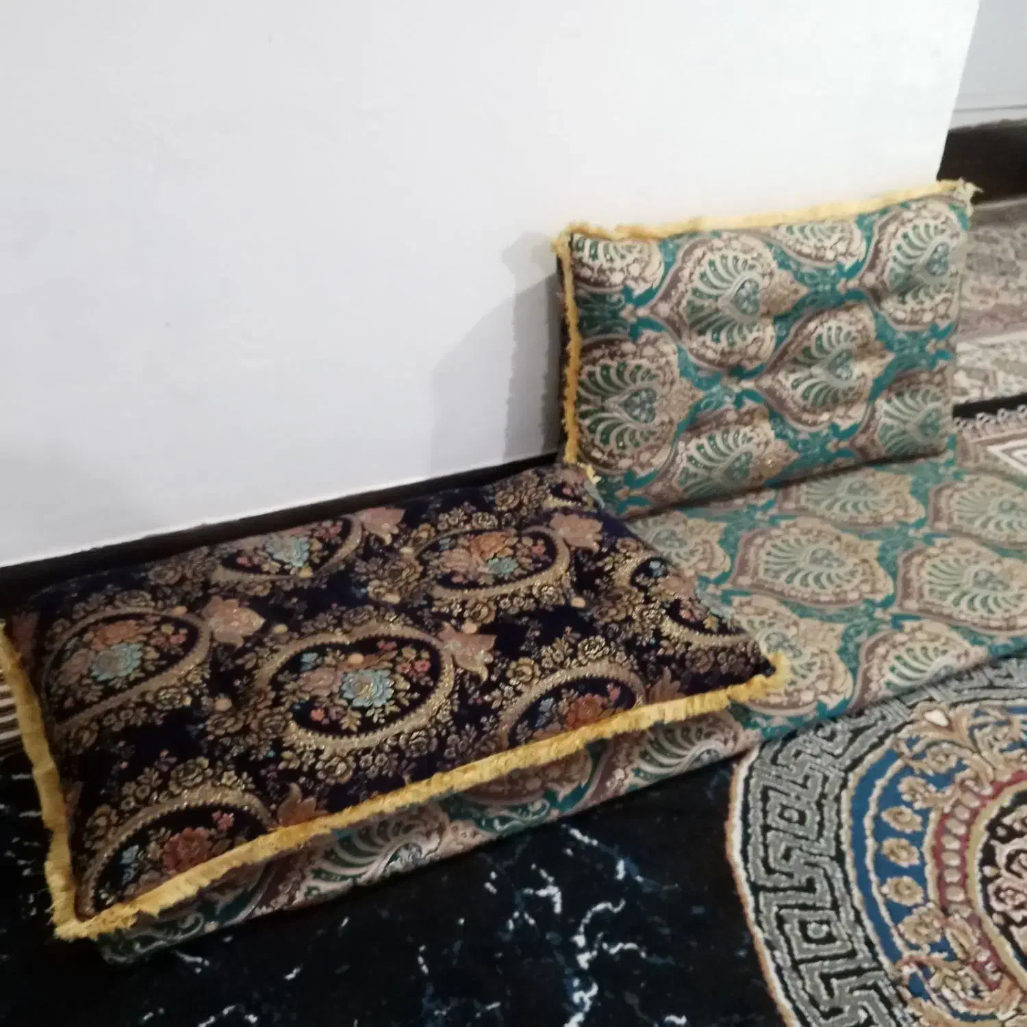 پشتی دکمه‌ای (دورو) دست ساز بزرگ|پشتی|بوشهر, |دیوار