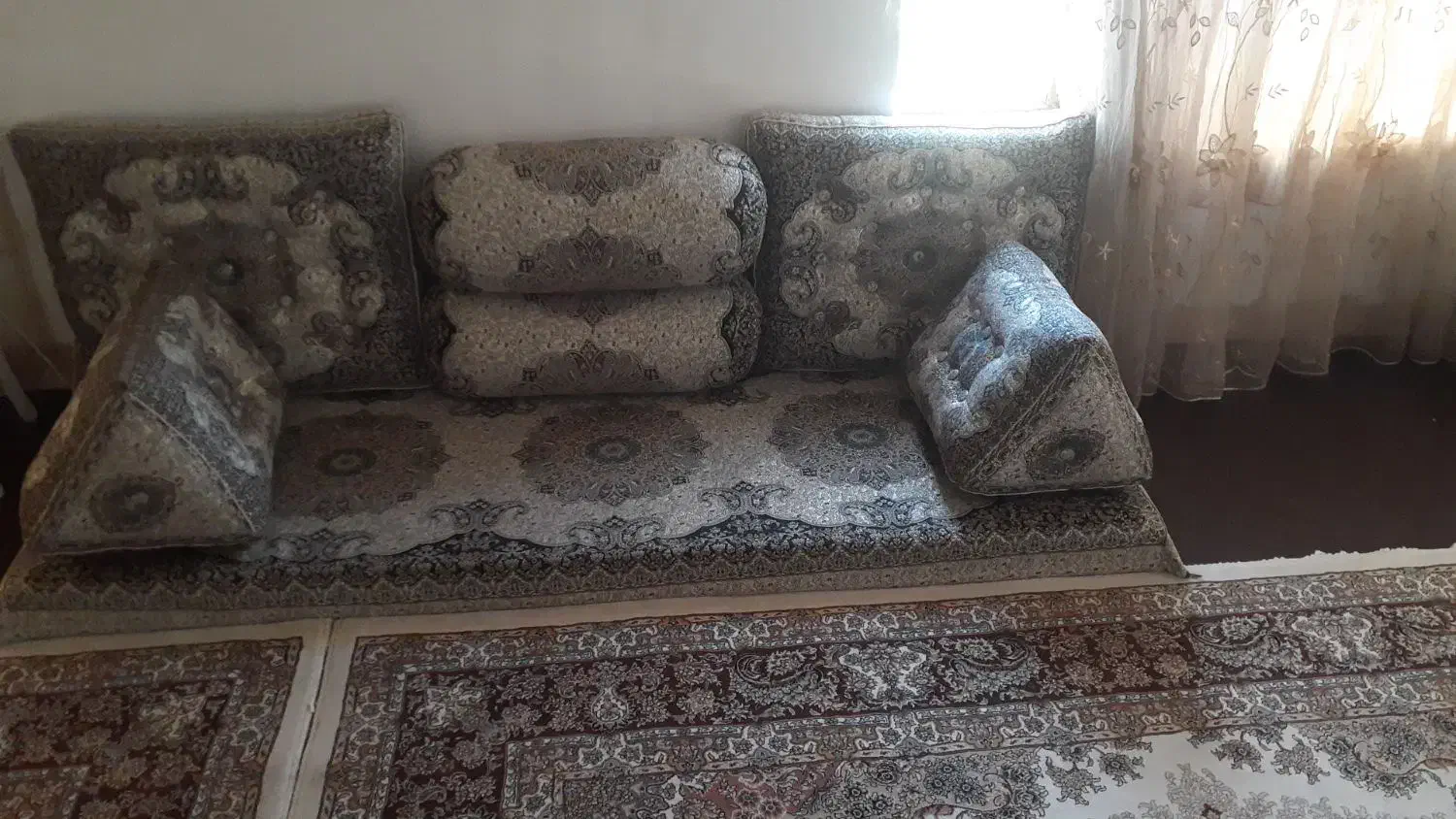 دو ست شاه نشین نو|پشتی|سقز, |دیوار