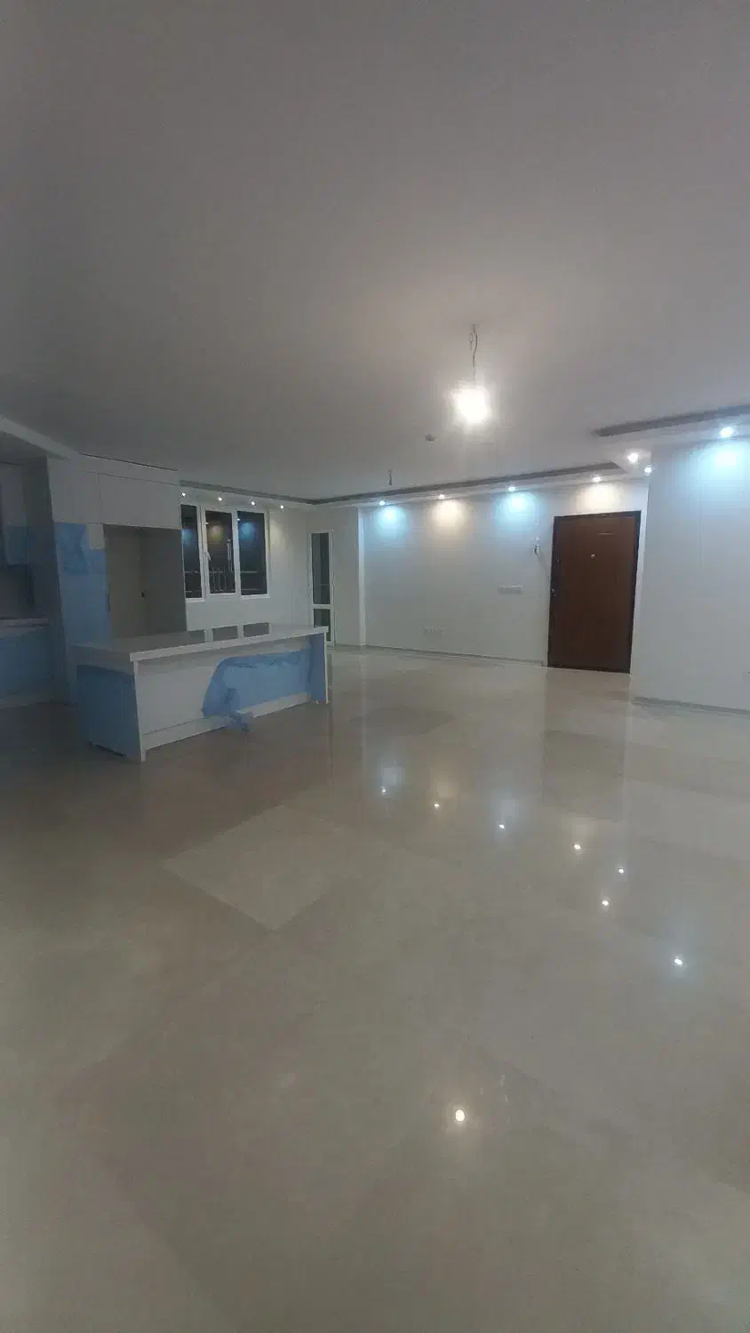 دریا  ۱۳۵ متر ۳ خوابه کیلید نخورده ۲ پارکینگ