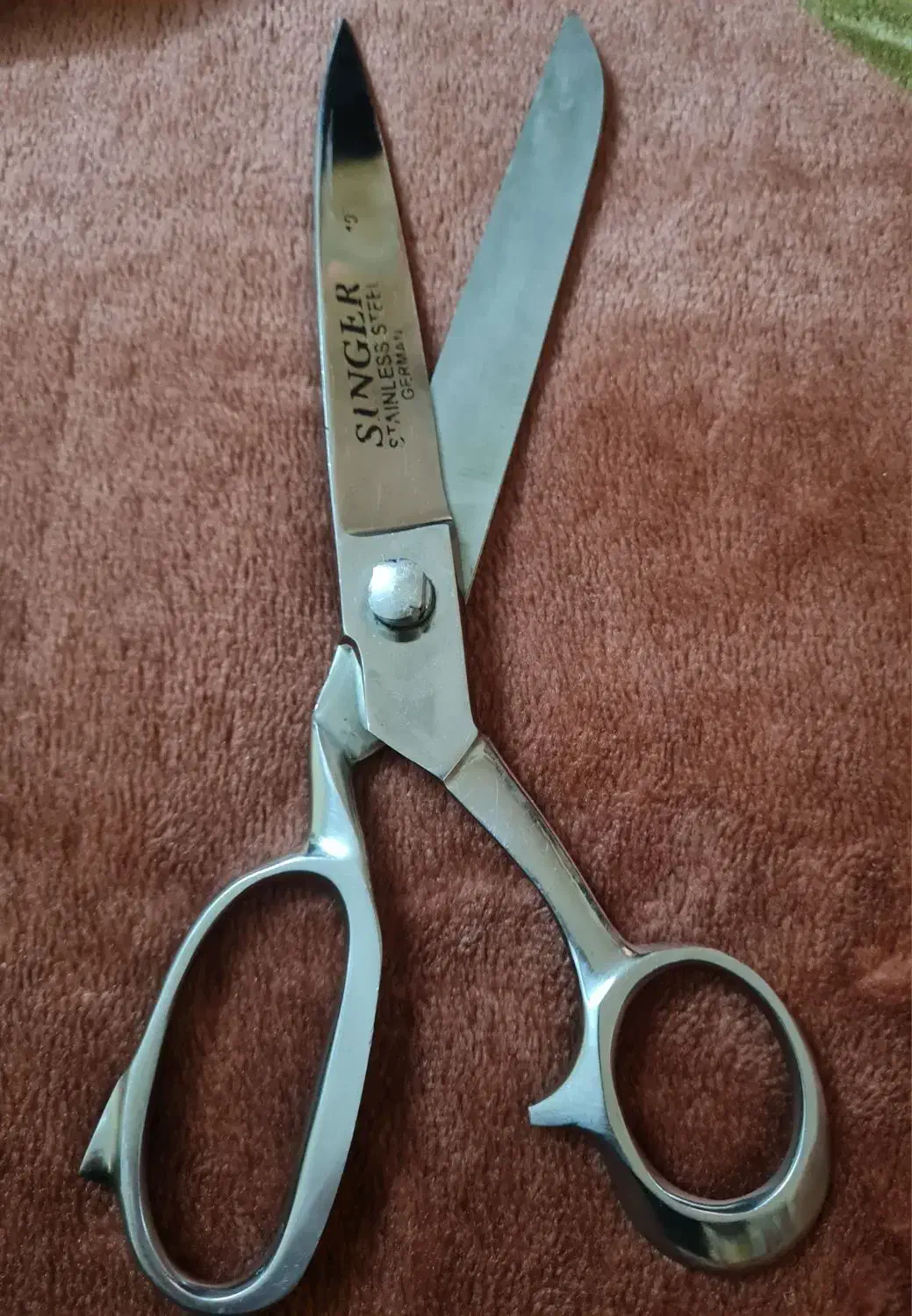 قیچی خیاطی آلمانی در حد نو یک میلیون و سیصد|لوازم خیاطی و بافتنی|شاهینشهر, فردوسی|دیوار