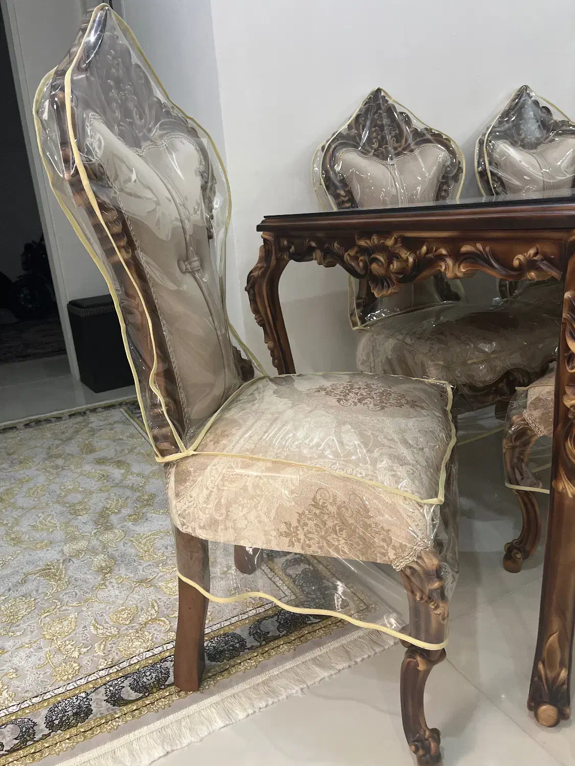 ناهار خوری شش نفره|میز و صندلی غذاخوری|مهاجران, |دیوار