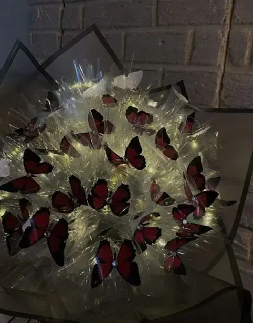 دست گل پروانه و گل رز ربانی|گل مصنوعی|بجنورد, |دیوار