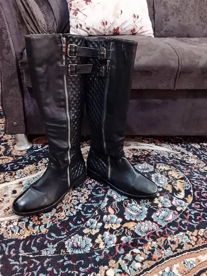 چکمه و کتانی آدیداس|کیف، کفش، کمربند|ایلام, |دیوار