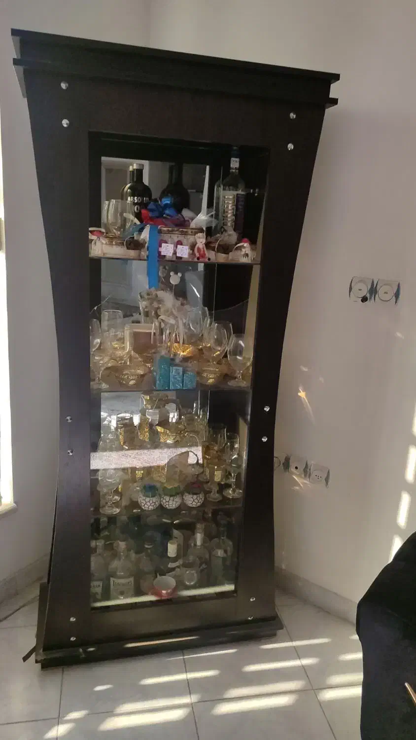 بوفه ۴ طبقه  و میز آرایشی|بوفه، ویترین، کنسول|شیراز, حافظیه|دیوار