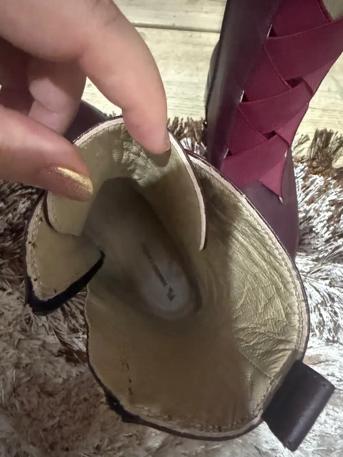 بوت چرم|کیف، کفش، کمربند|رشت, منظریه|دیوار