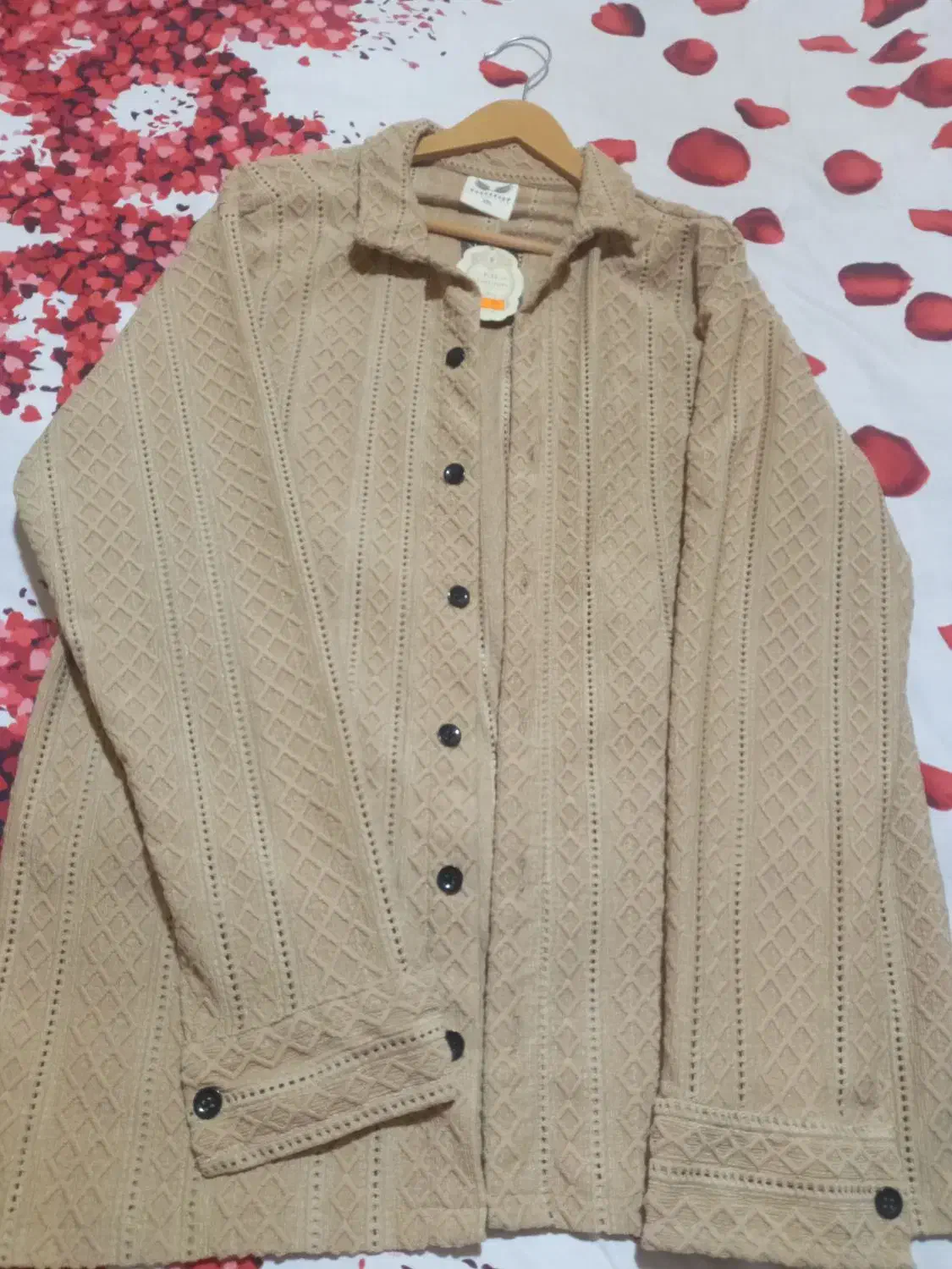 پیراهن خامه دوزی شده|لباس|رشت, منظریه|دیوار