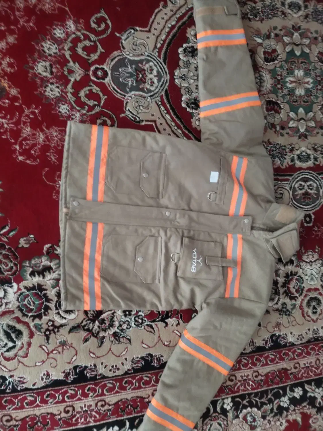 کاپشن|لباس|زرند, |دیوار