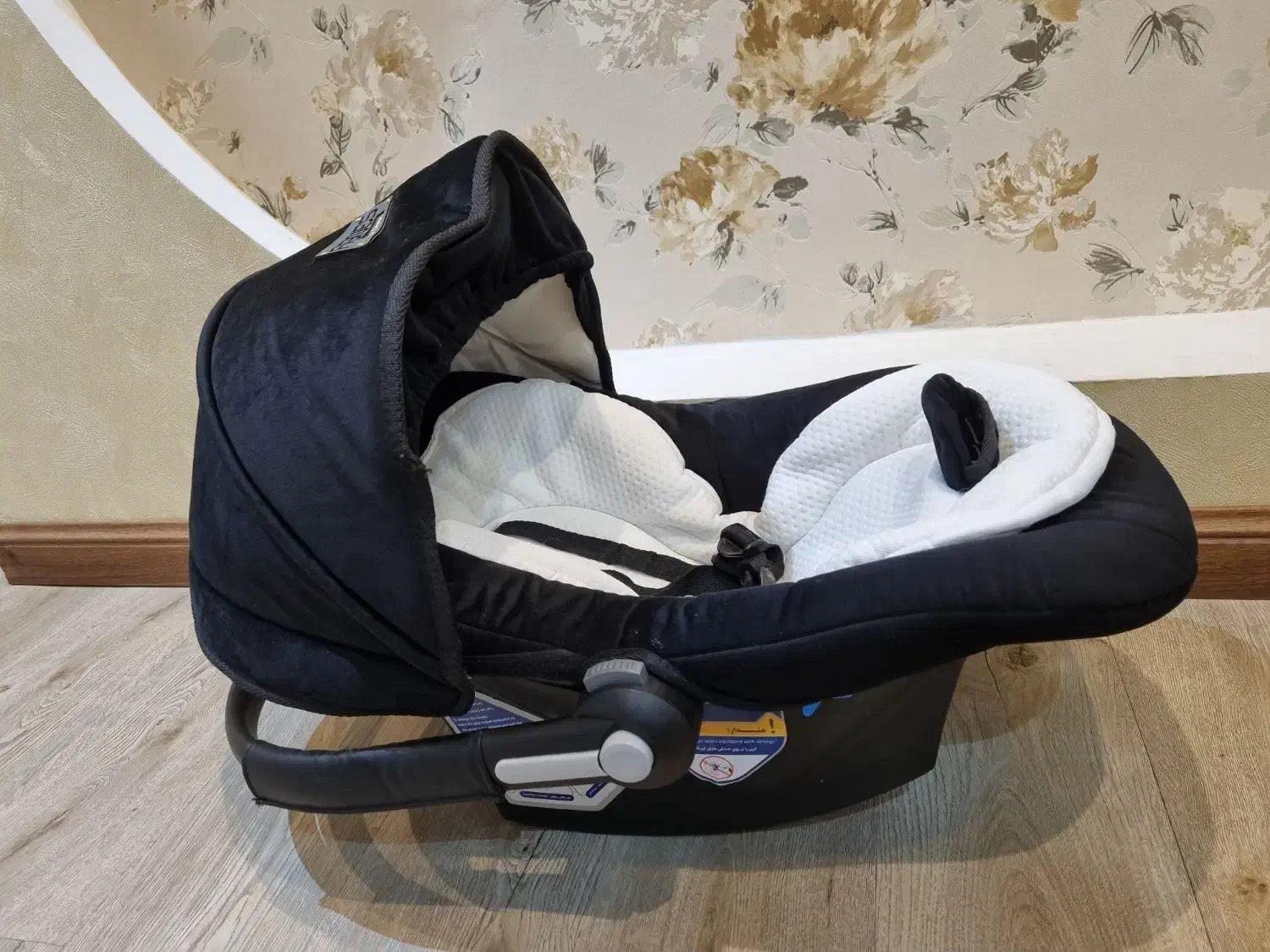 تخت کنار مادر زویی و کریر دلیجان|تخت و صندلی بچه|رشت, معلم|دیوار