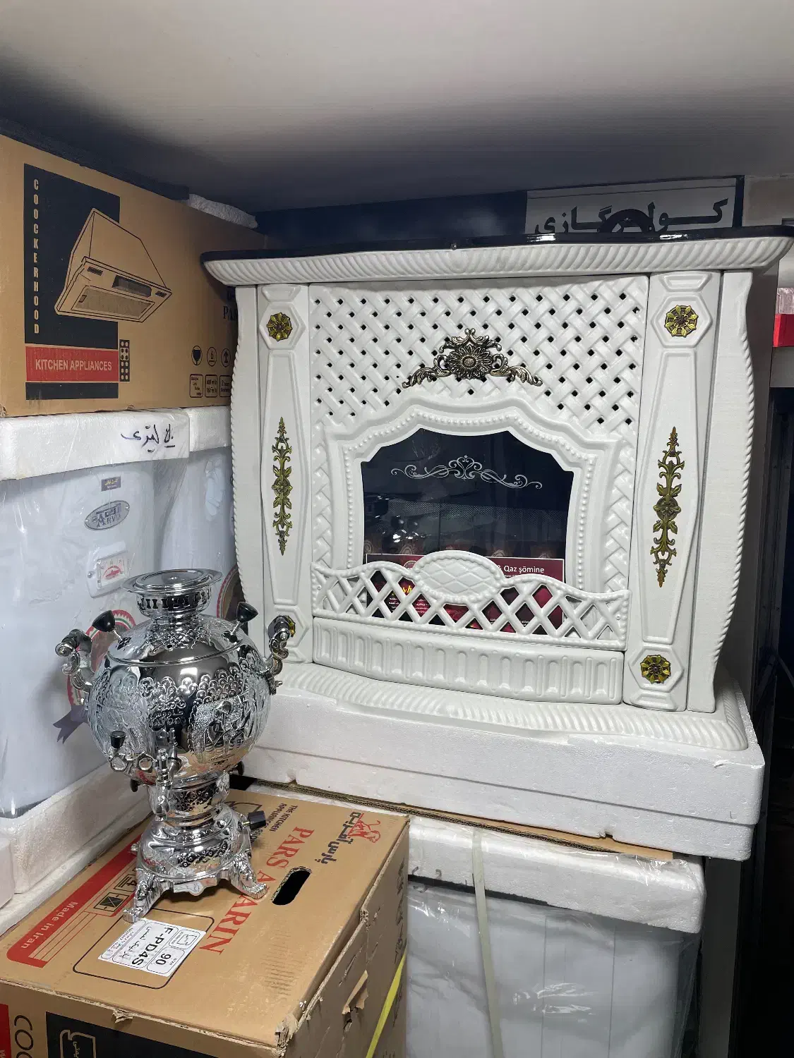 در رنگ‌مشگی|دفتر کار|خوی, |دیوار