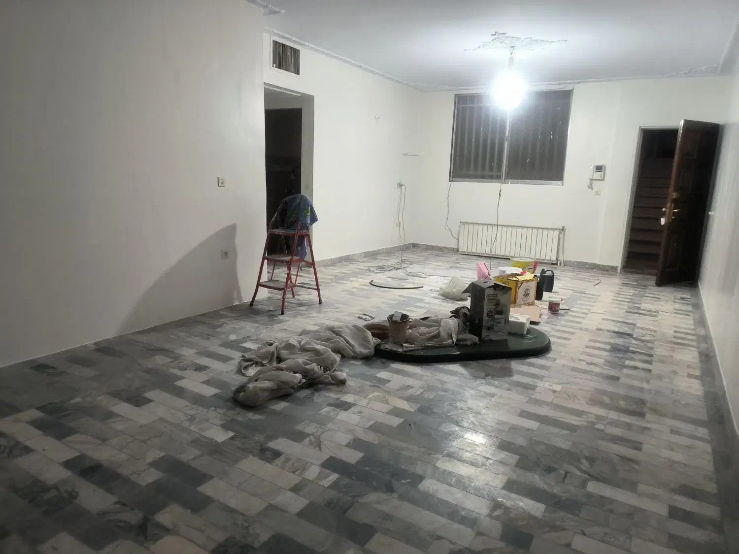 آپارتمان فلکه اول ۱۰۰ متر دو خواب طبقه اول