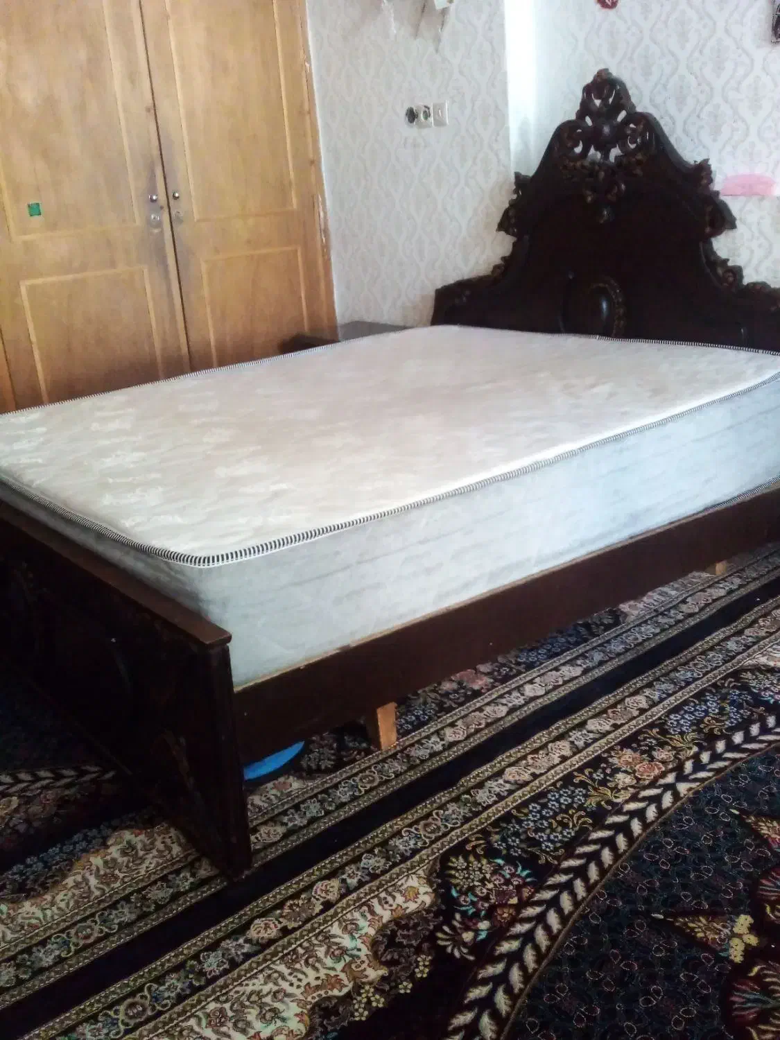 ست تخت خواب دونفره بامیزآرایش|تخت و سرویس خواب|دورود, |دیوار