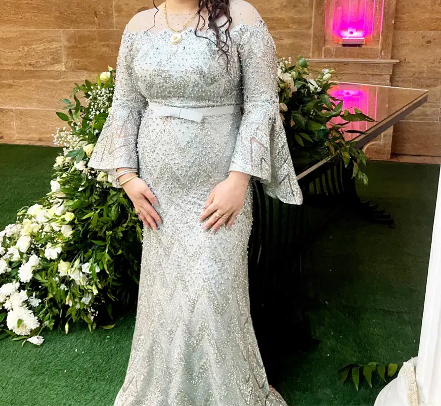 پیراهن مجلسی|لباس|ساری, |دیوار