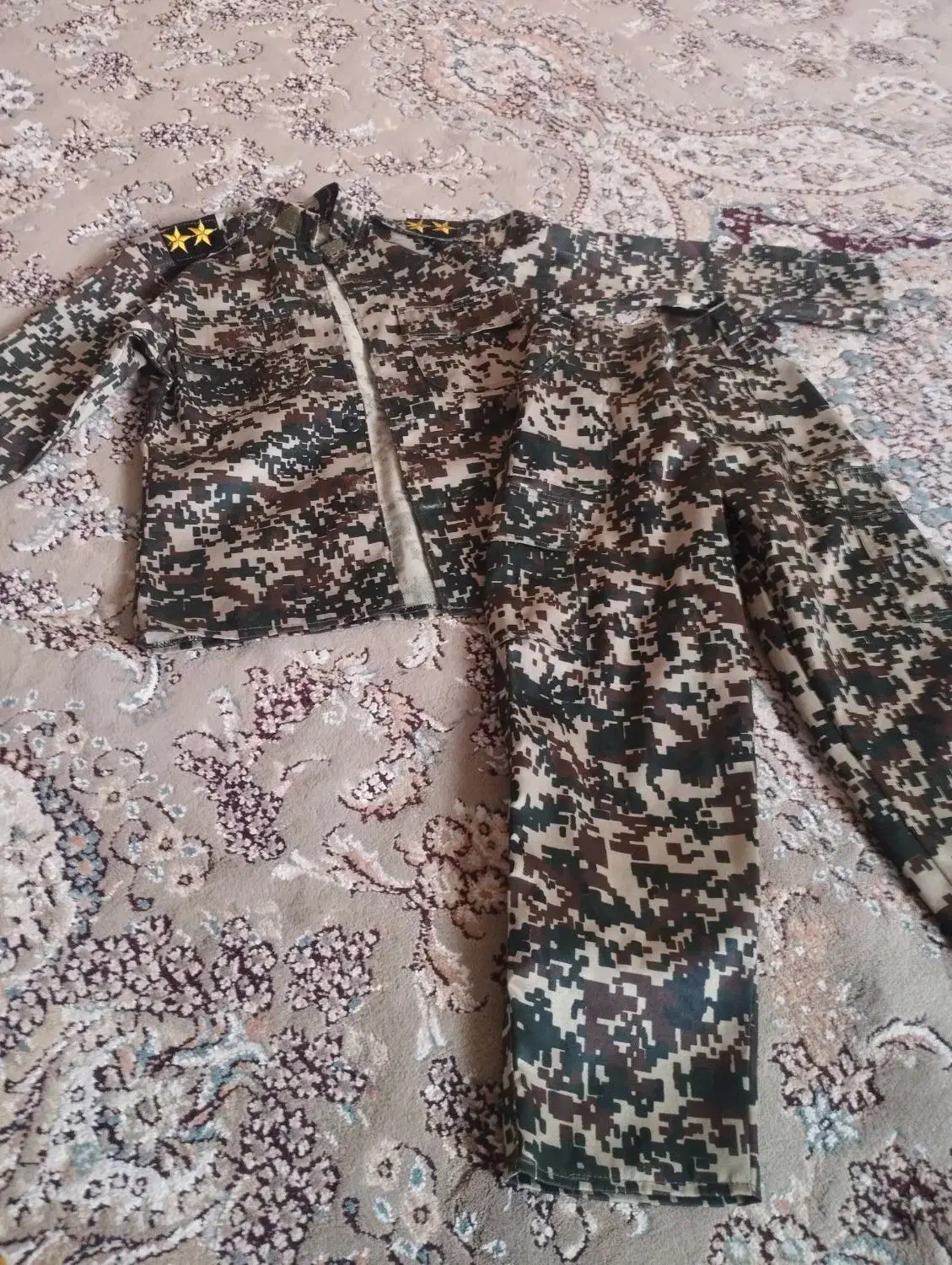 لباس بسیجی|لباس|گلبهار, شهر جدید گلبهار|دیوار