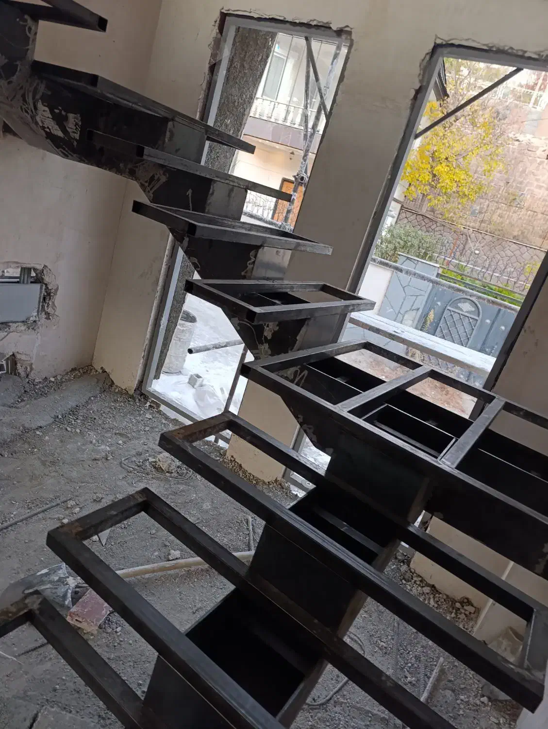 پله وسط باکس اصفهان|مصالح و تجهیزات ساختمان|لواسان, |دیوار