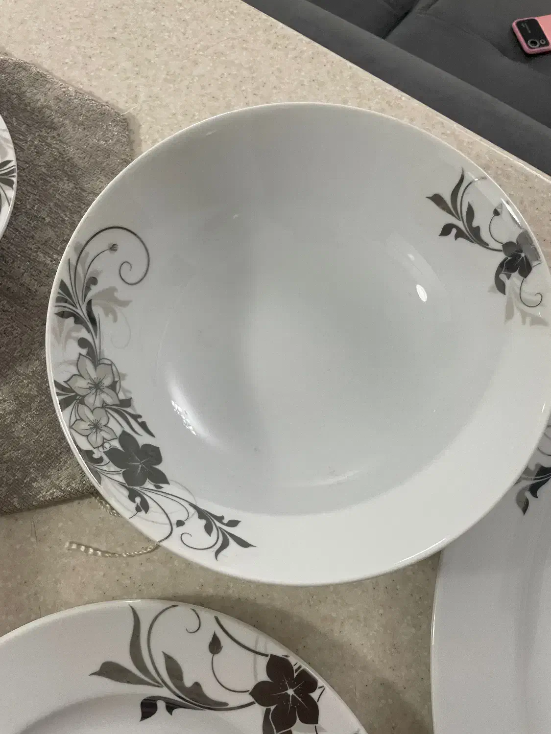 سرویس چینی گرد|ظروف سرو و پذیرایی|هشتگرد, شهرک صبا سوله|دیوار