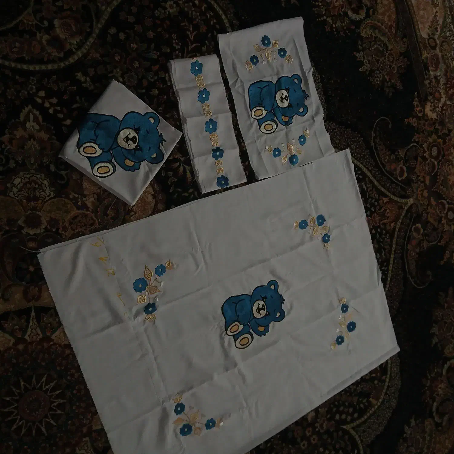 گلدوزی سرویس بچه با چرخ|چرخ خیاطی و ریسندگی|یزد, |دیوار