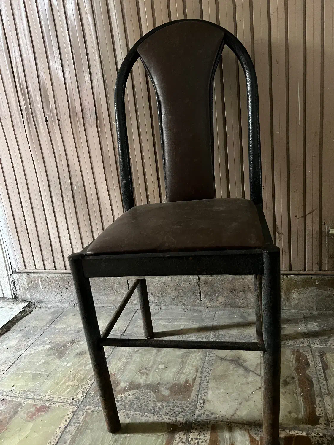 صندلی ال جی|دفتر کار|رشت, سعدی (تختی)|دیوار