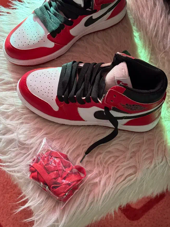 کتونی نایک جردن قرمز|کیف، کفش، کمربند|هشتگرد, هیو|دیوار