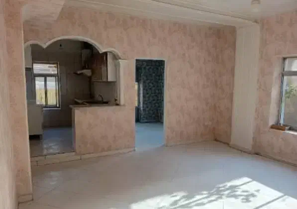 **90متری دوخوابه تکواحدی کاغذدیواری شده رودکی**