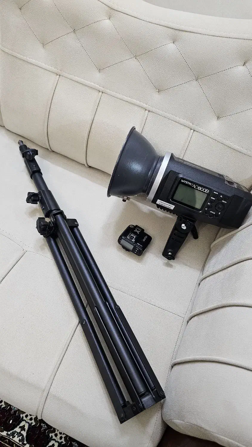 پرتابل گودکس ad600b همراه تریگر و پایه و کیف چرمی|دوربین عکاسی و فیلم‌برداری|اردبیل, |دیوار