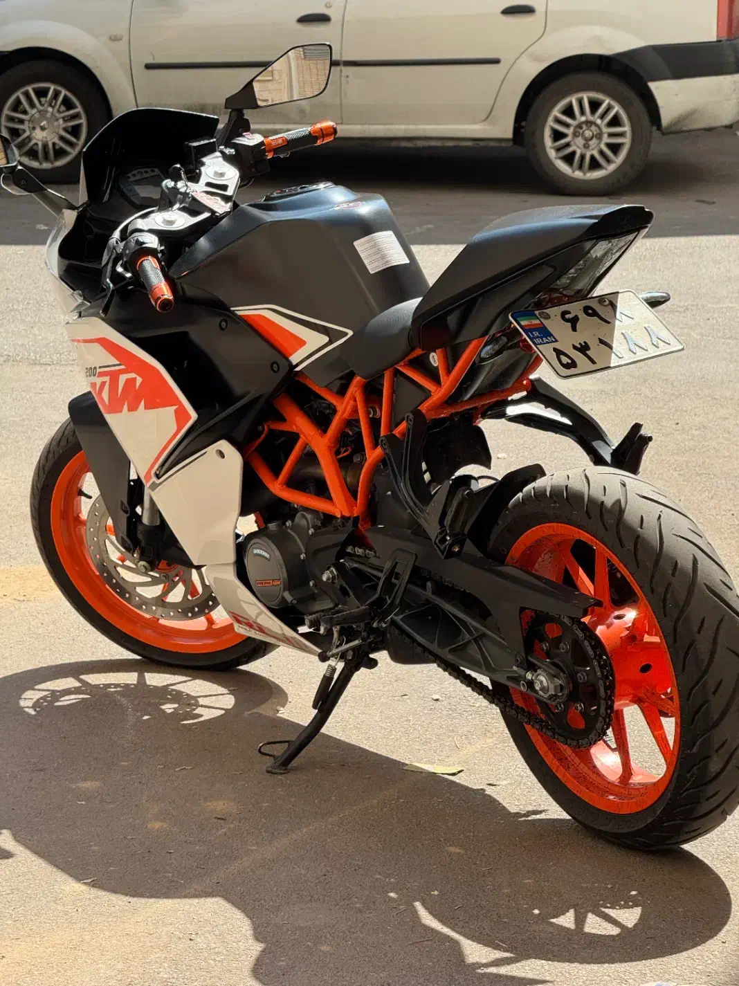 Ktm rc|موتورسیکلت|شیراز, باغ تخت|دیوار