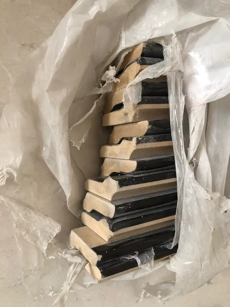 قرنیز ۷ سانت رنگ ونگه تعداد۱۲ شاخه اکبند|مصالح و تجهیزات ساختمان|تهران, شهرک آزمایش|دیوار