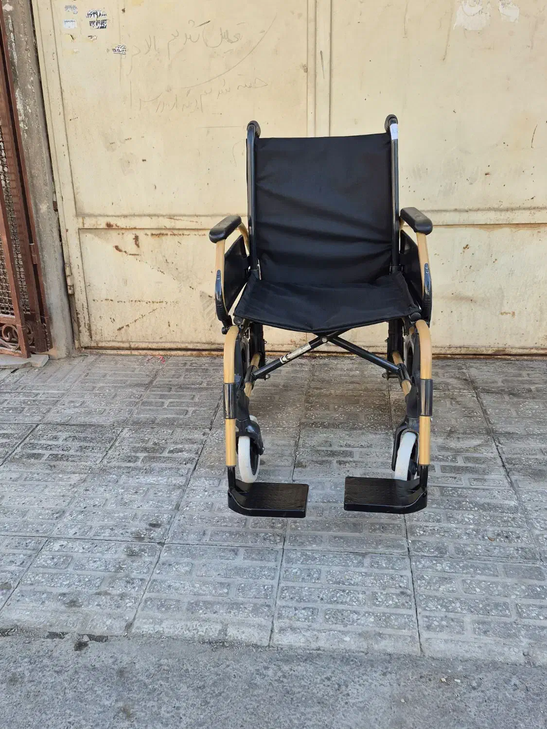 دو تا ویلچر خارجی فوق سبک مسافرتی|آرایشی، بهداشتی، درمانی|شاهین‌شهر, مخابرات (شهید بهشتی)|دیوار