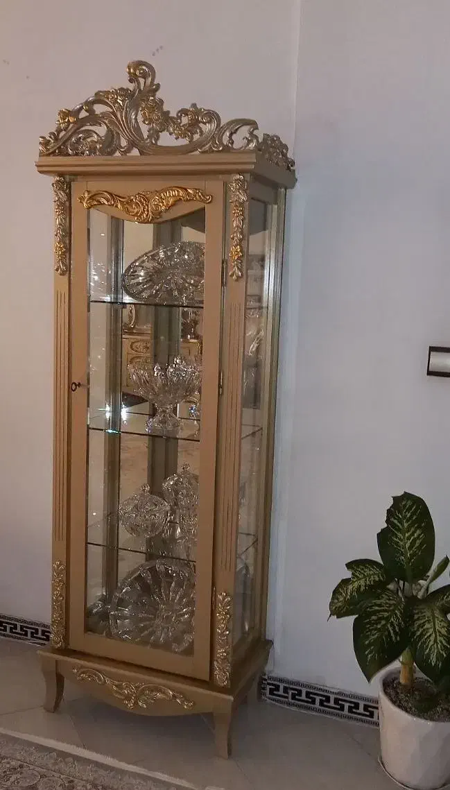 میز وبوفه تاجدار|بوفه، ویترین، کنسول|قلعه نو, |دیوار