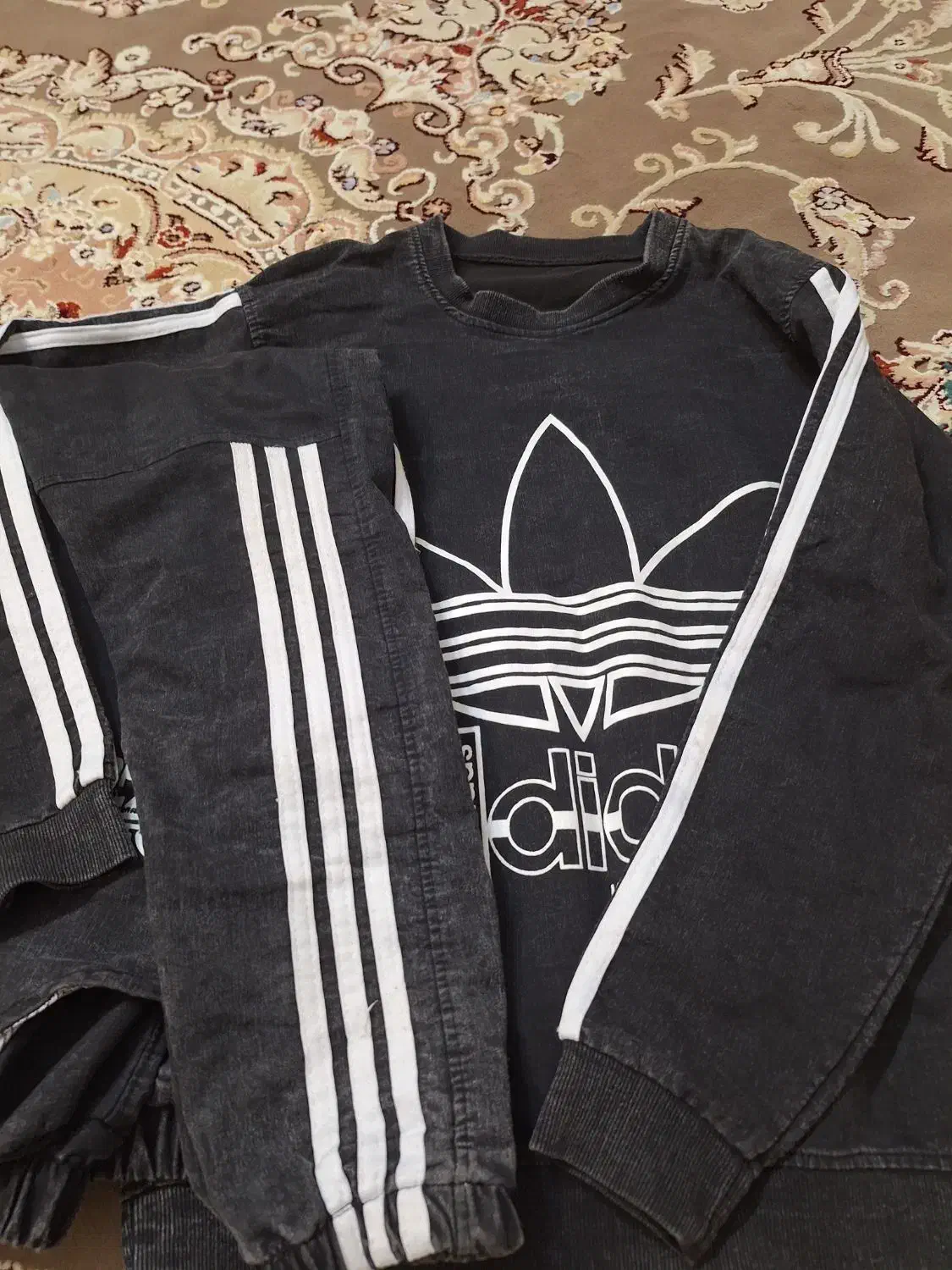 لباس پسرانه|کفش و لباس بچه|اندیشه, اندیشه فاز ۲|دیوار