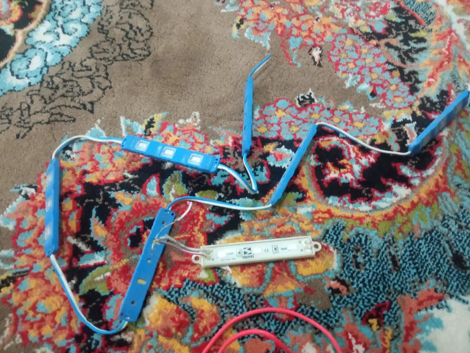 لامپ های ال ای دی قرمز و ابی|ریسه و چراغ تزئینی|مهاباد (آذربایجان غربی), |دیوار