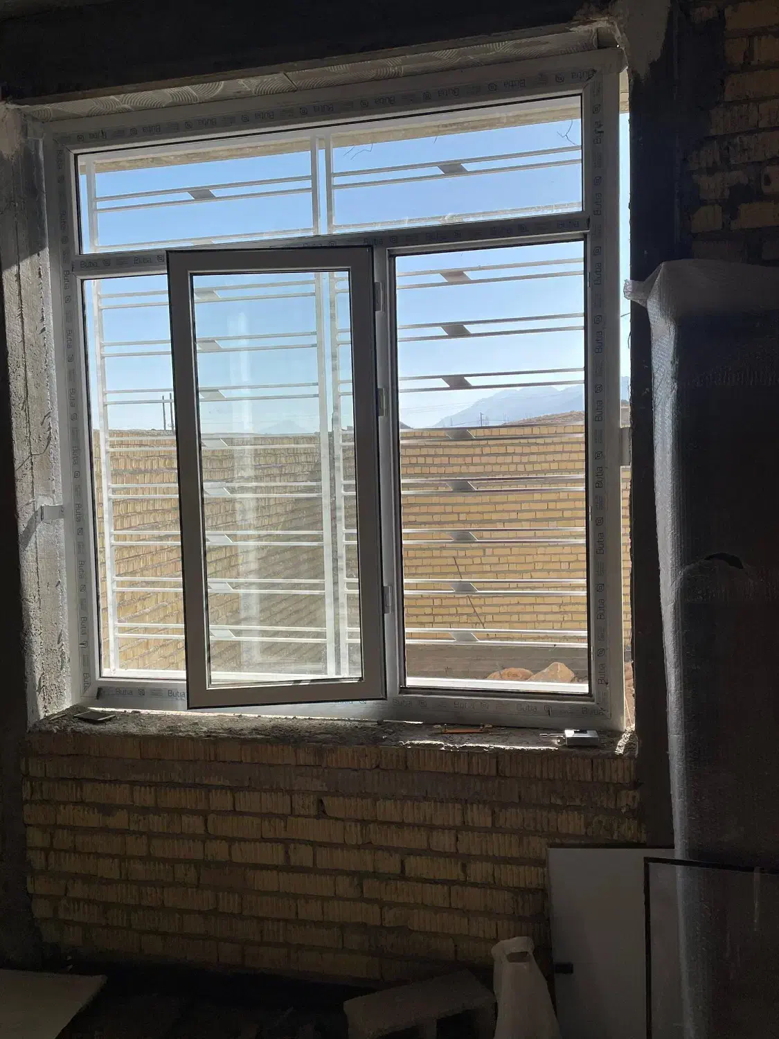 درب و پنجره دوجداره و آهنی و درب کرکره برقی|مصالح و تجهیزات ساختمان|اقلید, |دیوار