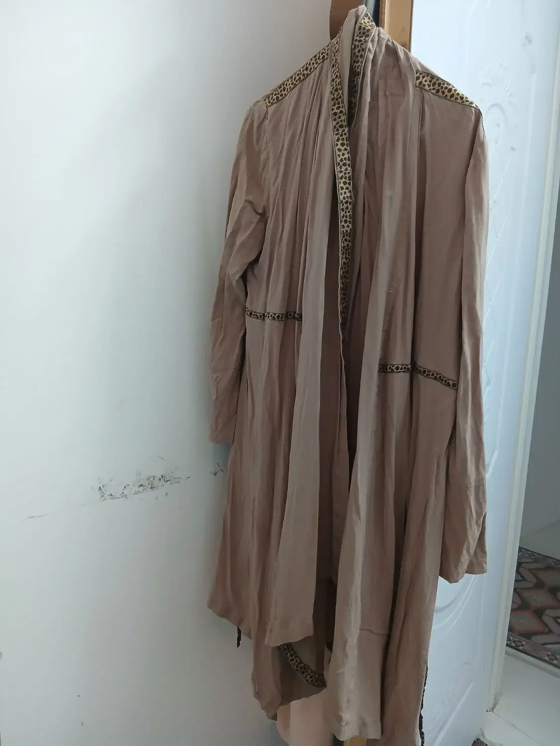 مانتو|لباس|مشهد, چهارچشمه|دیوار