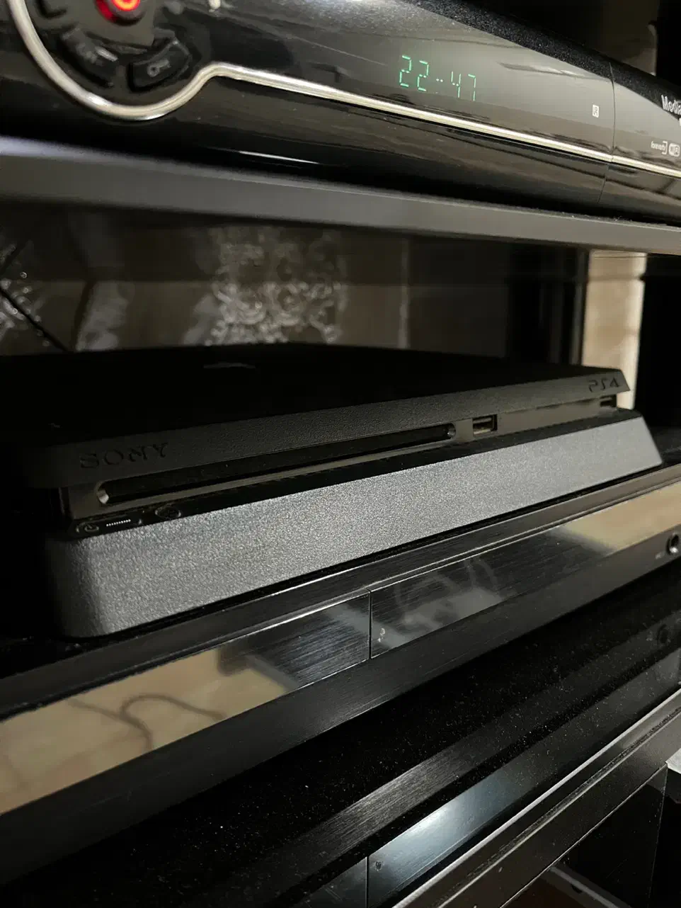 دستگاه PS4 یک ترابایت دو دسته اصلی|کنسول، بازی ویدئویی و آنلاین|کرج, کمالشهر|دیوار