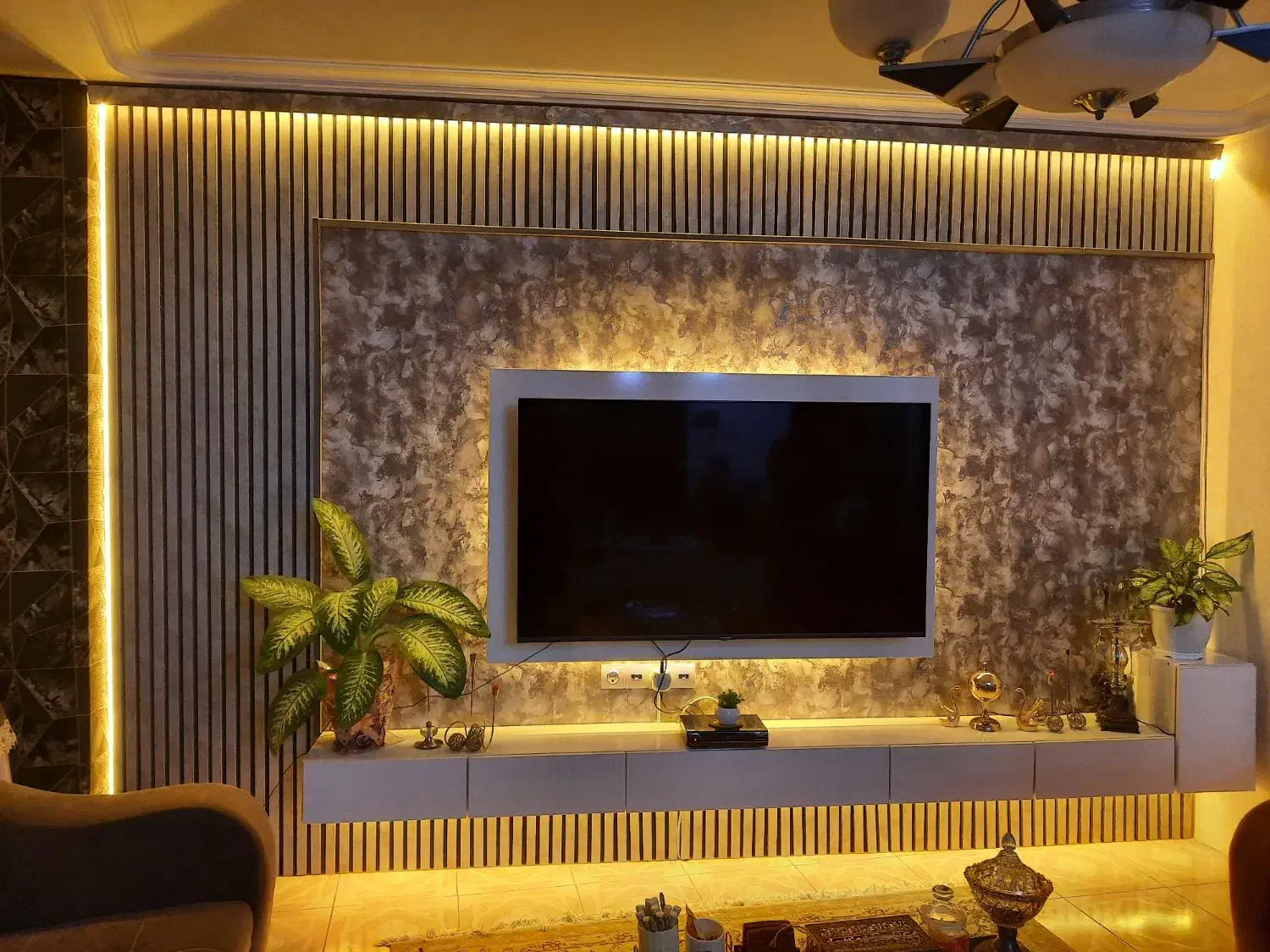 تی وی وال|مبلمان خانگی و میز عسلی|رشت, باهنر|دیوار