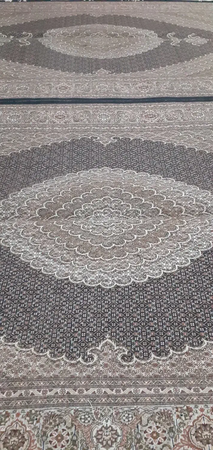 فرش دستباف ۱۸متری سرمه ای با متراژ عالی|فرش|خوی, |دیوار