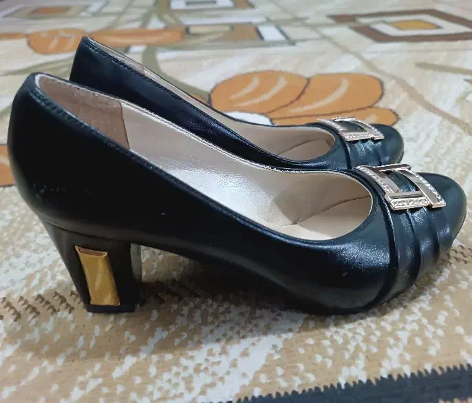 کفش مجلسی|کیف، کفش، کمربند|قهدریجان, |دیوار