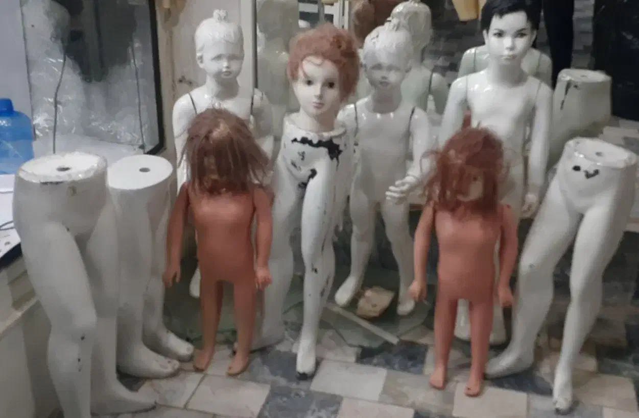 قفسه و ویترین باچند عددمانکن بچه گانه|فروشگاه و مغازه|الشتر, |دیوار