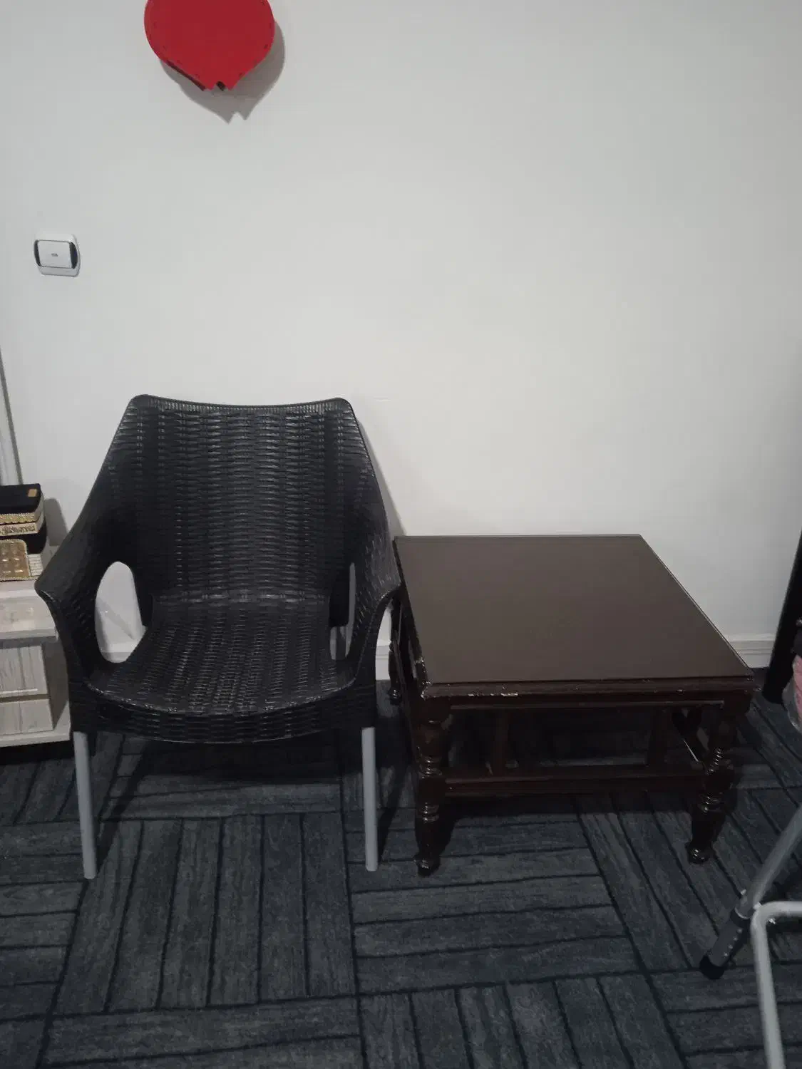 صندلی و میز|صندلی و نیمکت|بروجرد, |دیوار