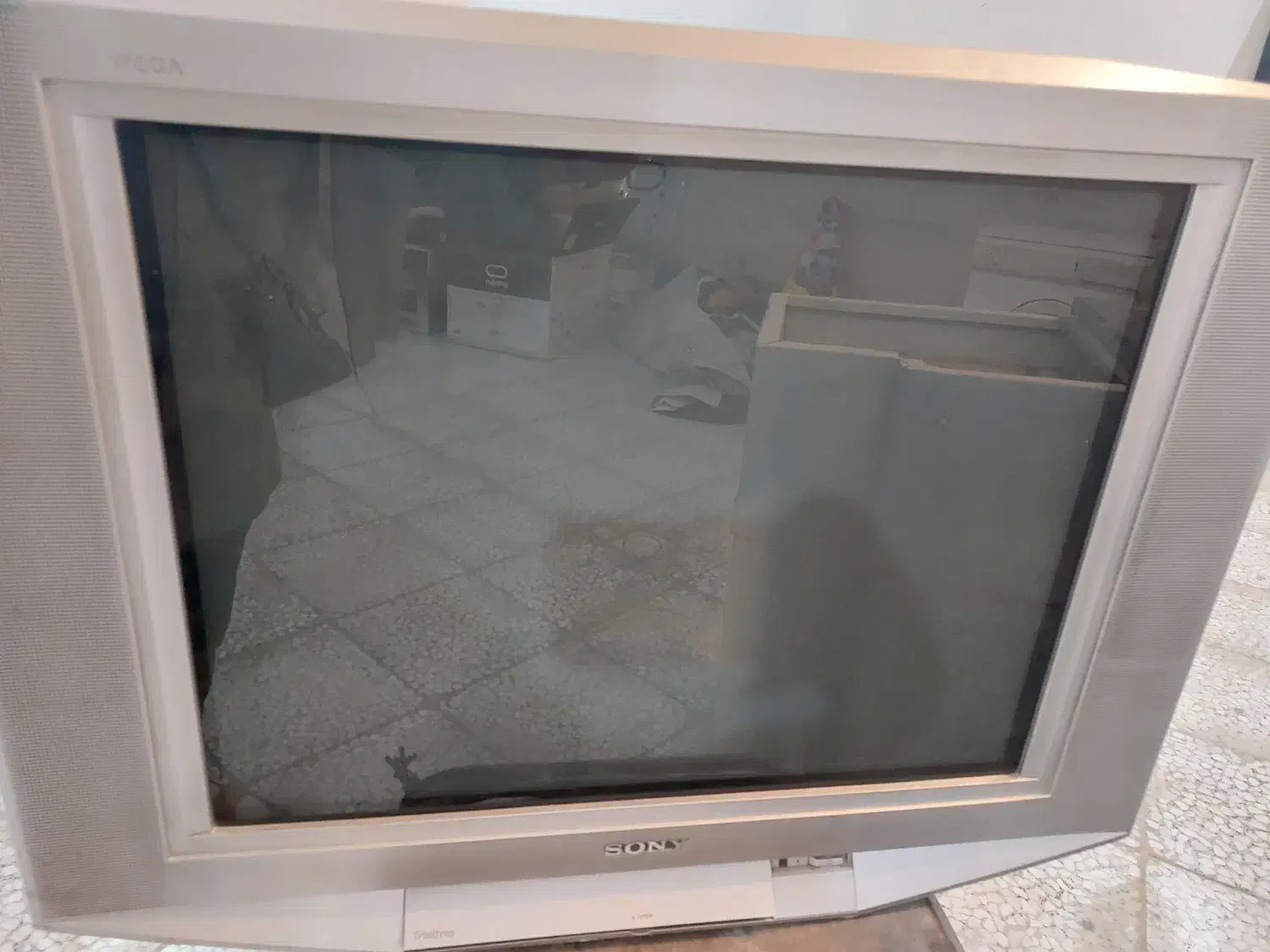 تلویزیون با میز تلویزیون|تلویزیون و پروژکتور|اراک, |دیوار